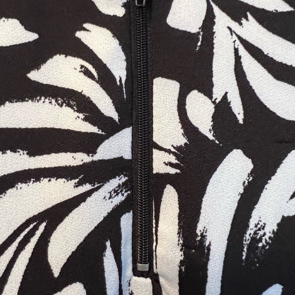 LC By LAURA CRUZ 2X ZIP NECKLINE SHORT SLEEVE BLACK & WHITE TOP - Picture 5 of 8